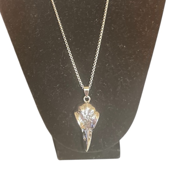 Raven Skull Pendant Necklace - Picture 4 of 4